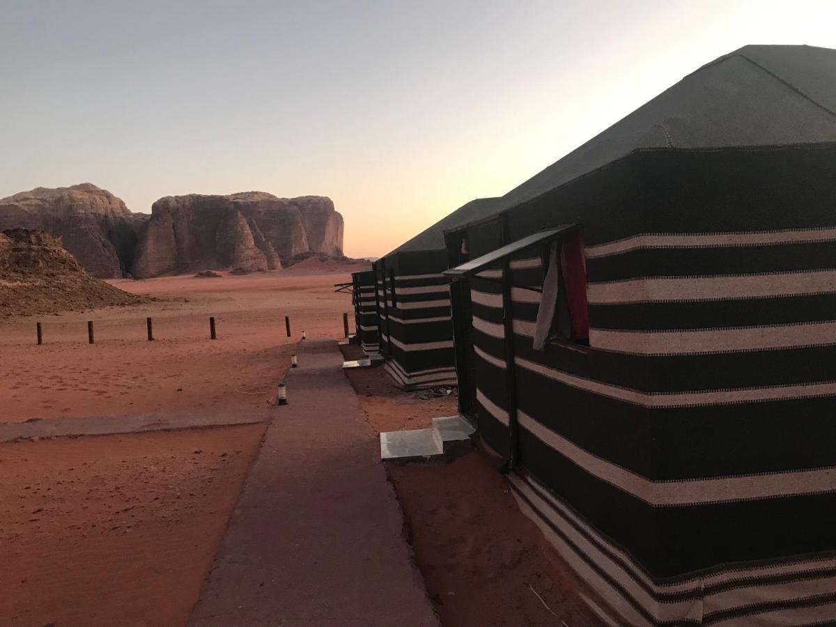 Black Irish Camp And Tours Wadi Rum Bagian luar foto