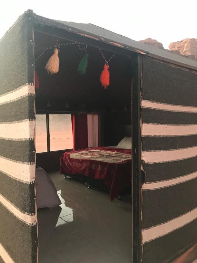 Black Irish Camp And Tours Wadi Rum Bagian luar foto