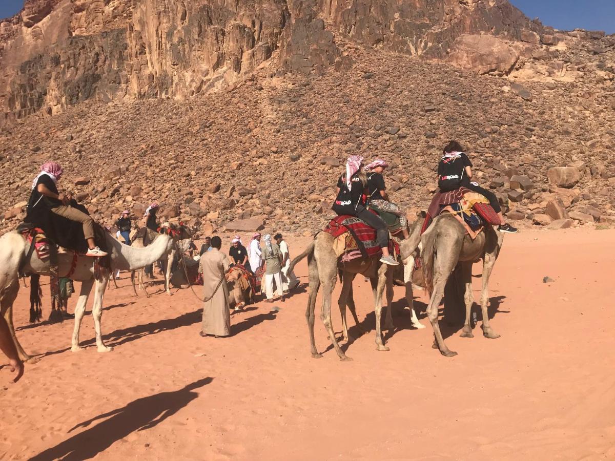 Black Irish Camp And Tours Wadi Rum Bagian luar foto