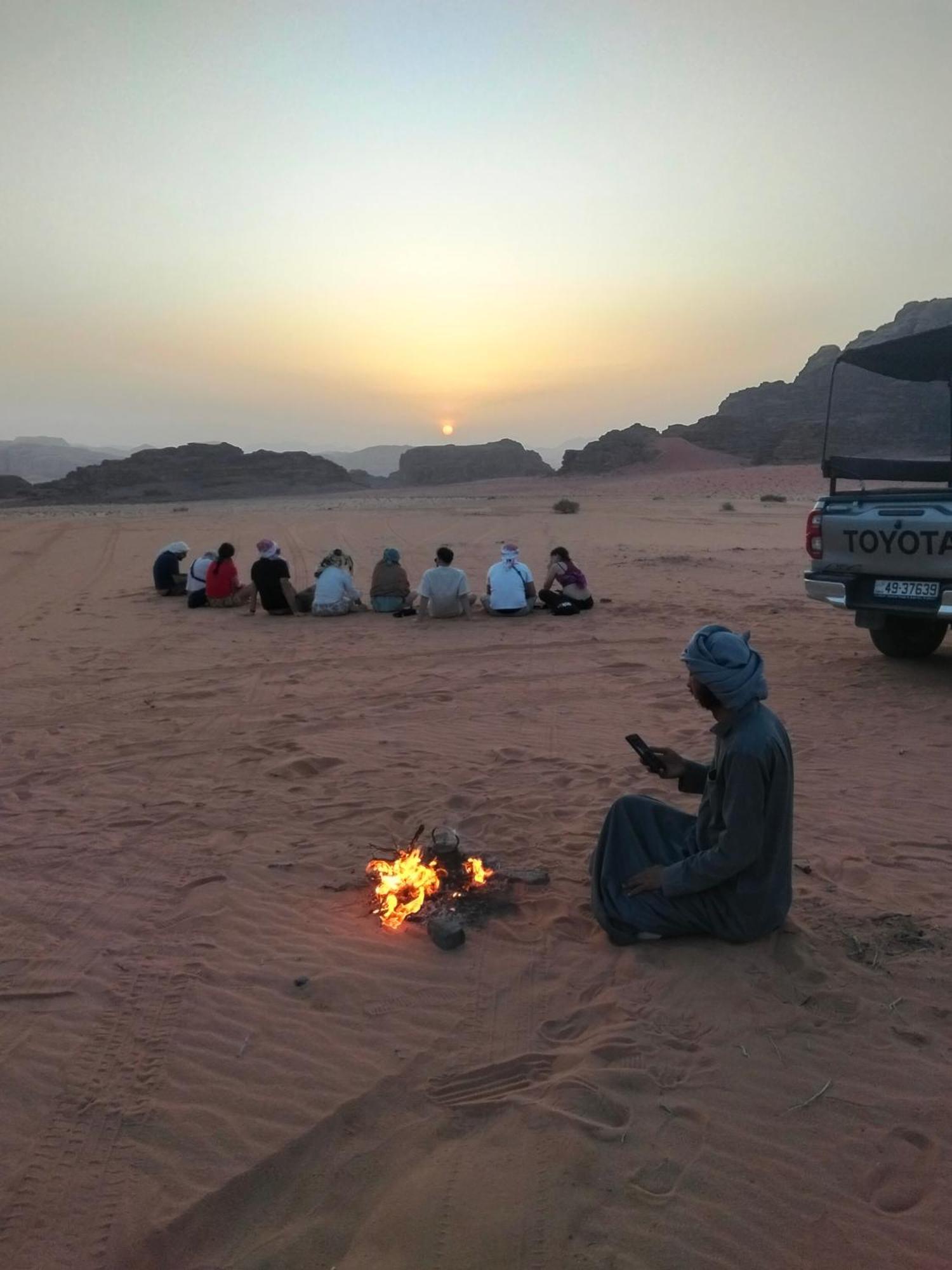 Black Irish Camp And Tours Wadi Rum Bagian luar foto