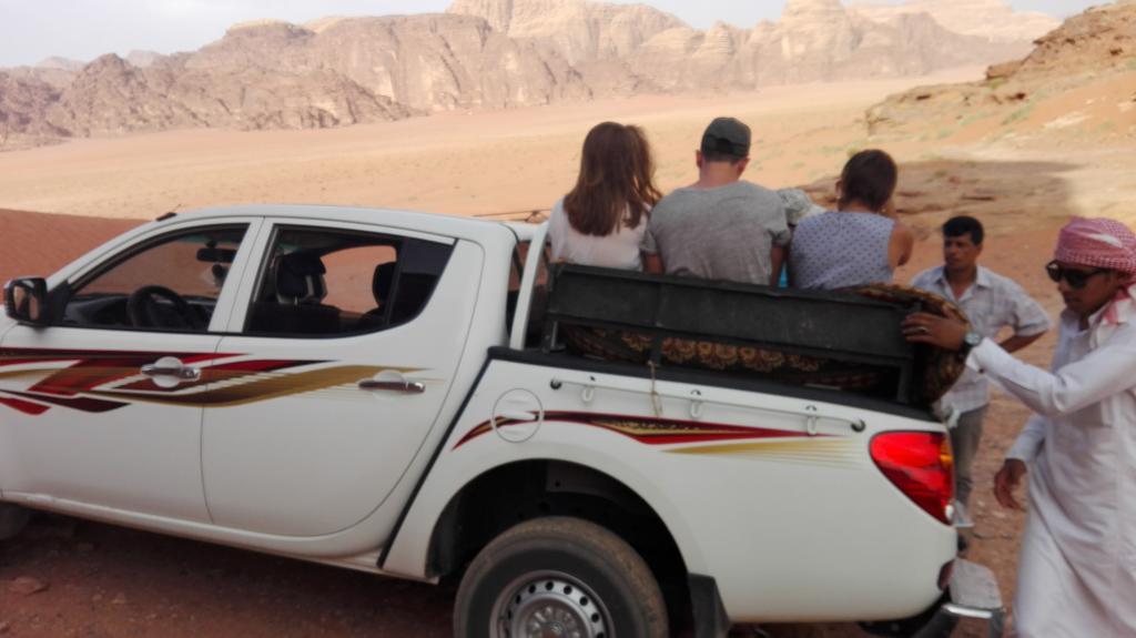 Black Irish Camp And Tours Wadi Rum Bagian luar foto