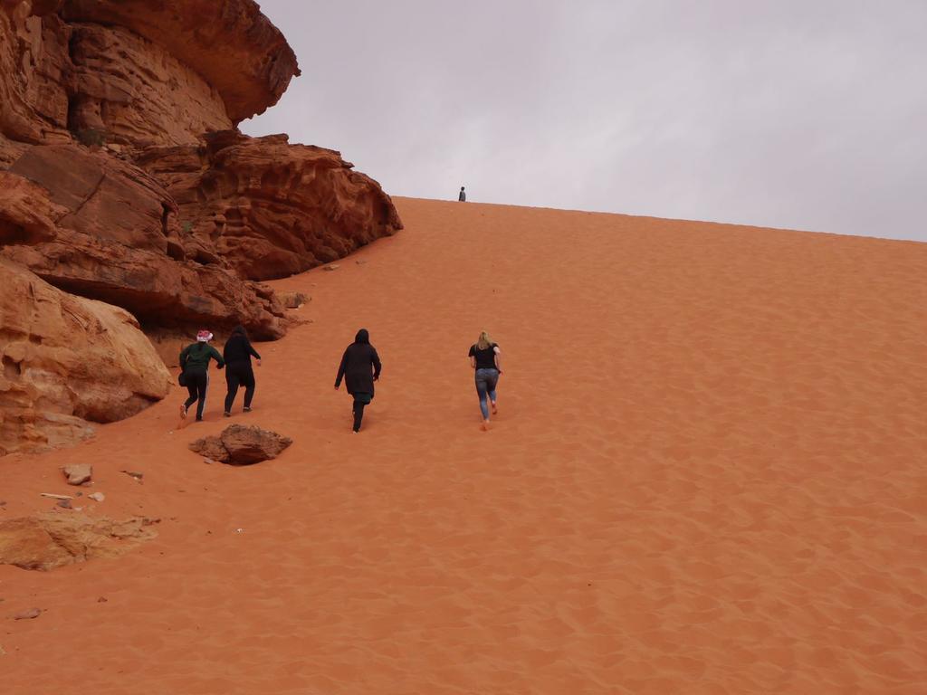 Black Irish Camp And Tours Wadi Rum Bagian luar foto