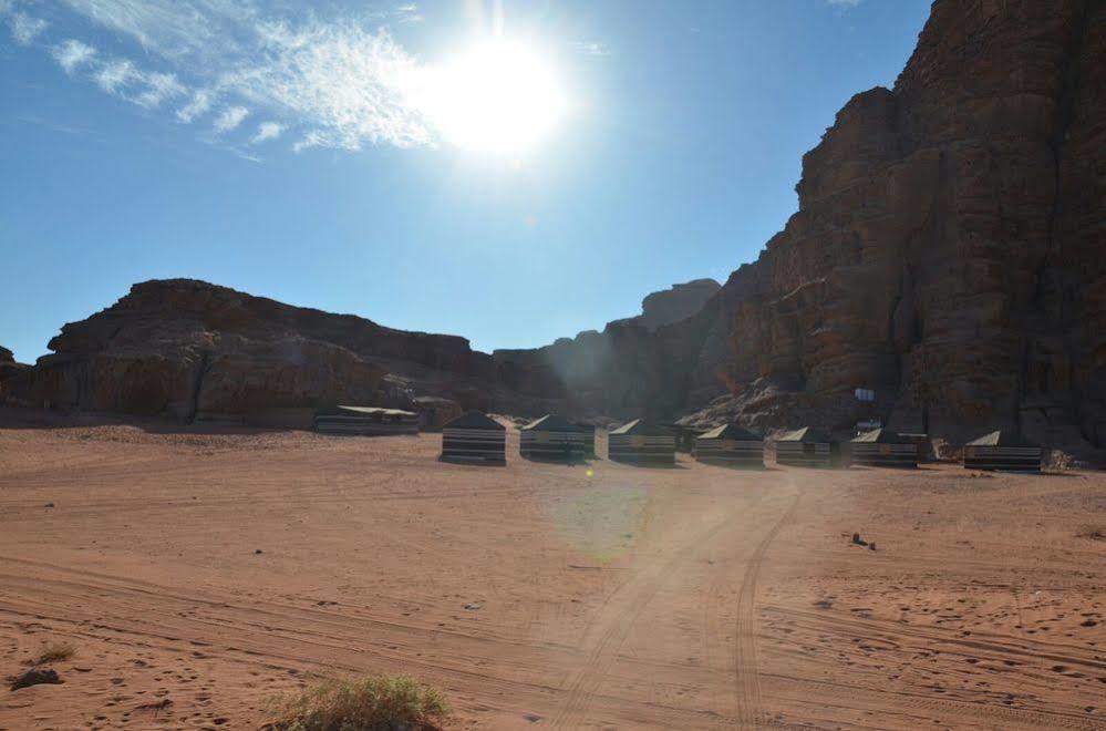 Black Irish Camp And Tours Wadi Rum Bagian luar foto