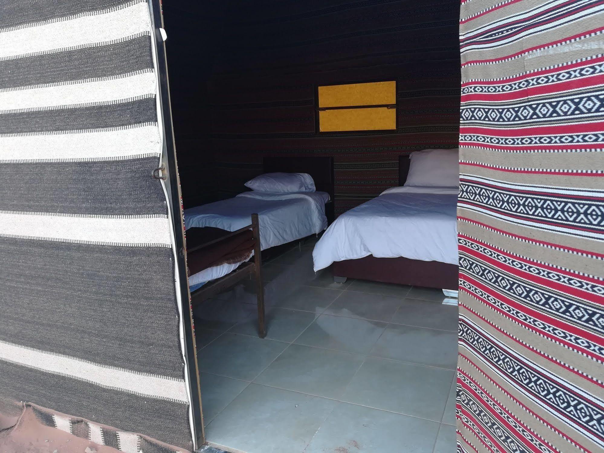 Black Irish Camp And Tours Wadi Rum Bagian luar foto