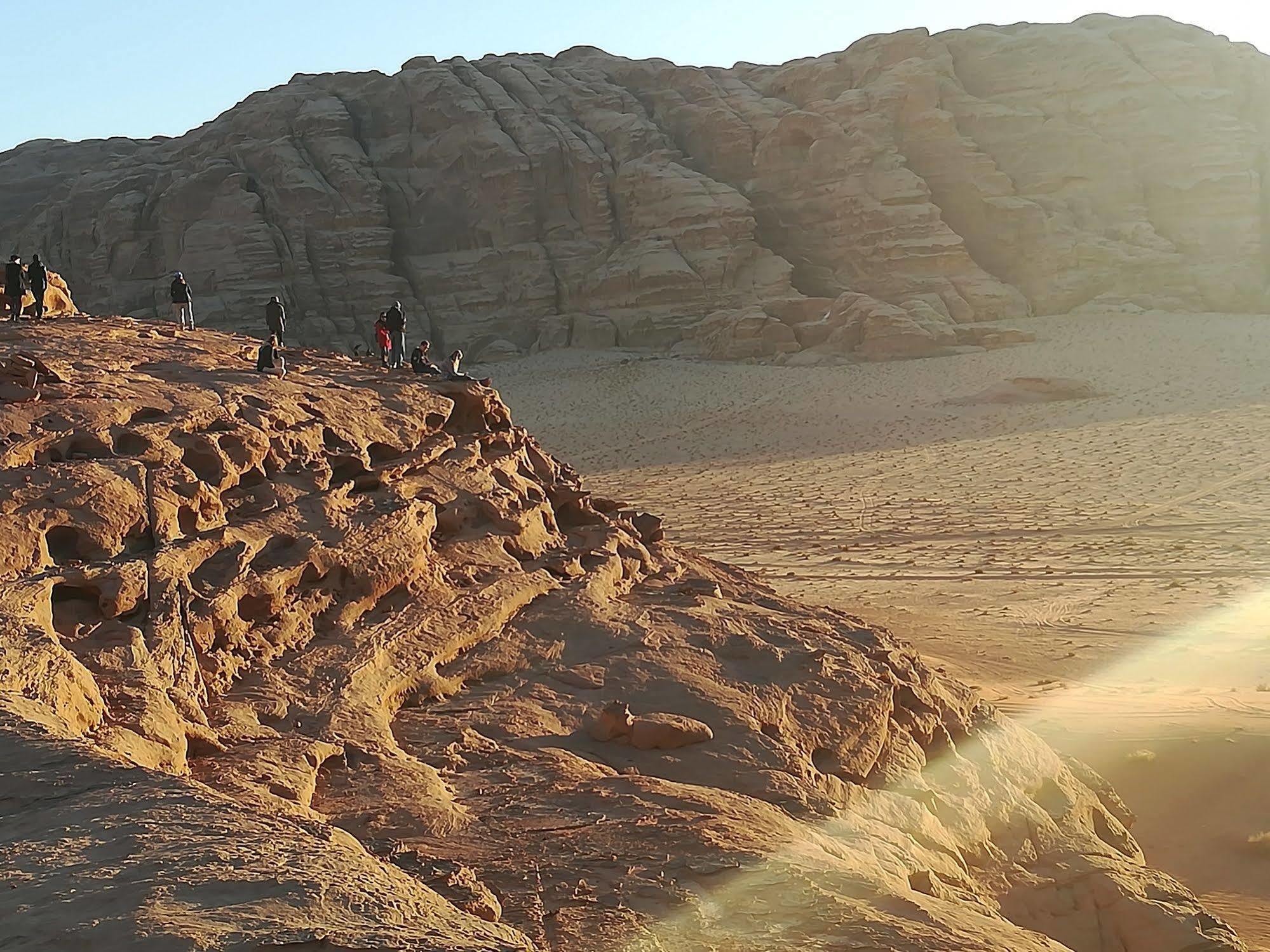 Black Irish Camp And Tours Wadi Rum Bagian luar foto