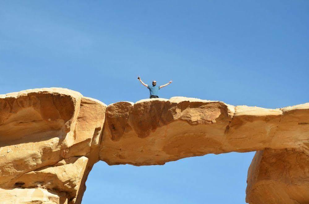 Black Irish Camp And Tours Wadi Rum Bagian luar foto