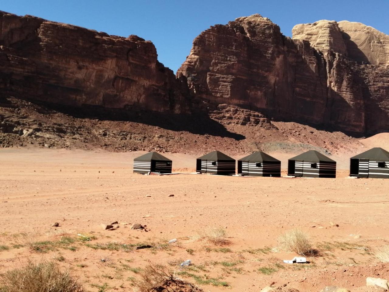 Black Irish Camp And Tours Wadi Rum Bagian luar foto